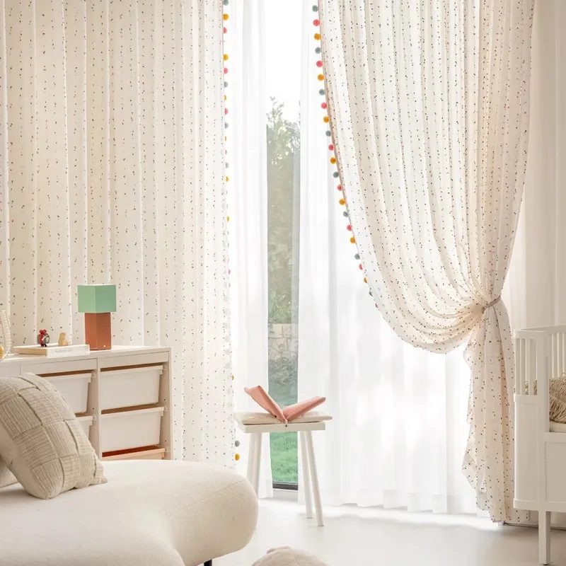 1 Paar süßer Regenbogen-Haarballen-gestickter transparenter Tüll-Vorhang mit Pom-Pom-Quasten, Spitze für Wohnzimmer, Kinderzimmer, Heimdekoration – Detail 5