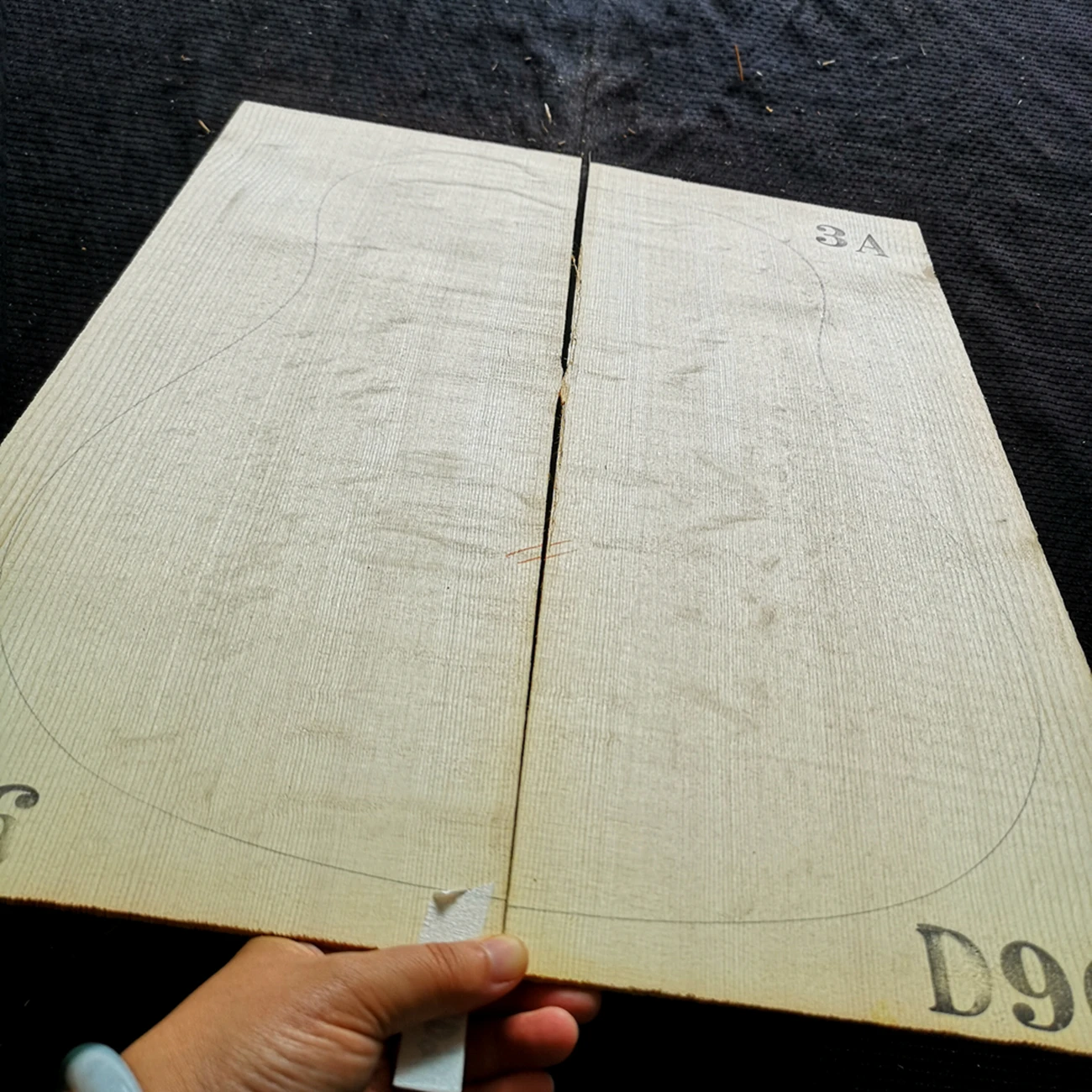 3A claw pattern German spruce veneer guitar panel bear claw pattern deshan cedar alpine spruce guitar production