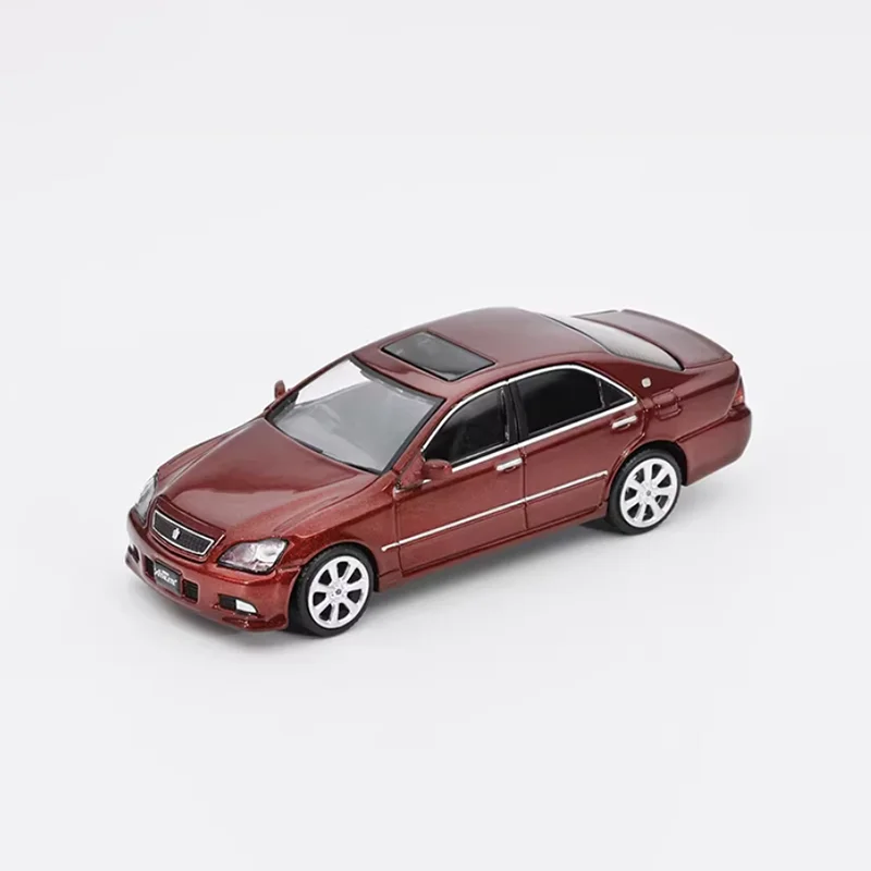 

Коллекционная модель автомобиля DCT Diecast 1:64, Crown Athlete 12-го поколения 2005 года, из сплава, имитация, сувенир, подарок, украшение для витрины