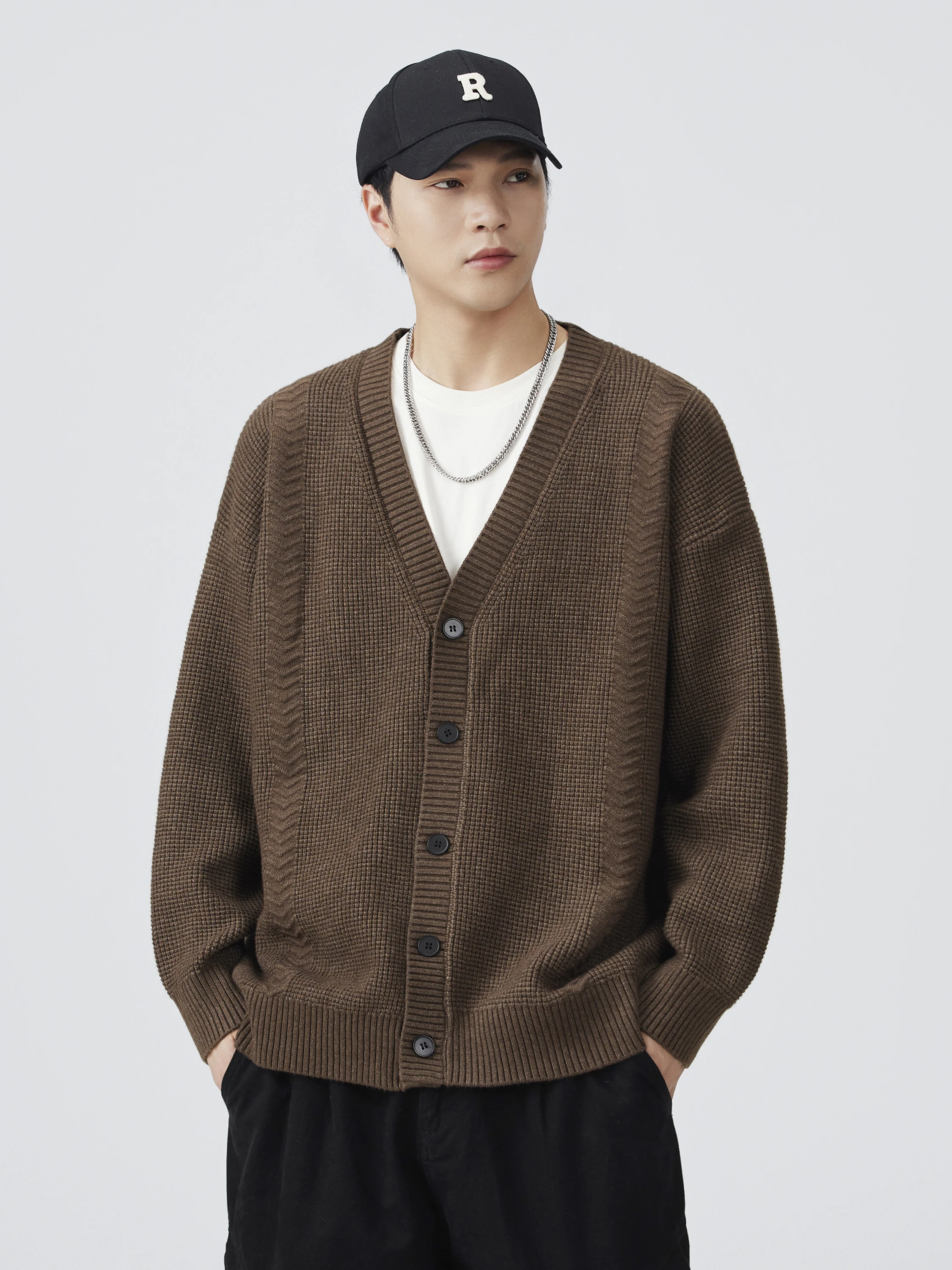 

Мужской вязаный кардиган в американском ретро-стиле с V-образным вырезом, свободный крой, зимняя повседневная верхняя одежда, модный, с длинными рукавами, из полиэстера и нейлона