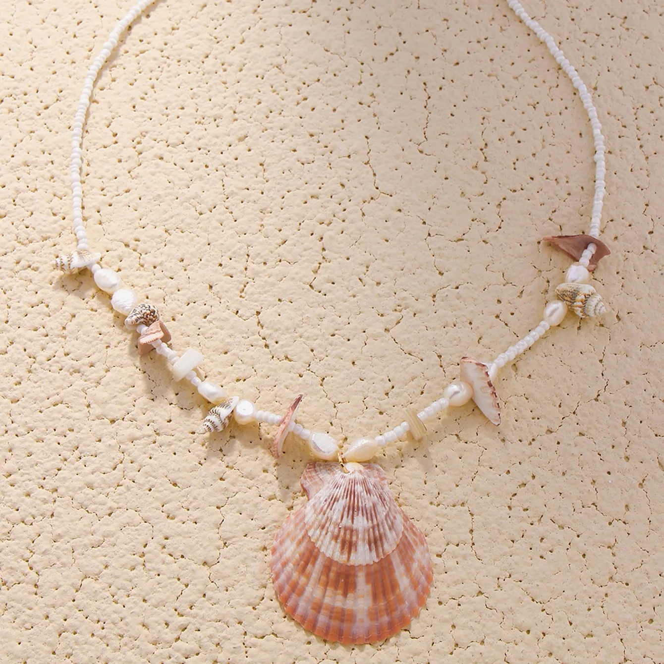 

Bohemian Beach Shell Resort Style Ocean Natural Scallop Pendant Beaded Necklace