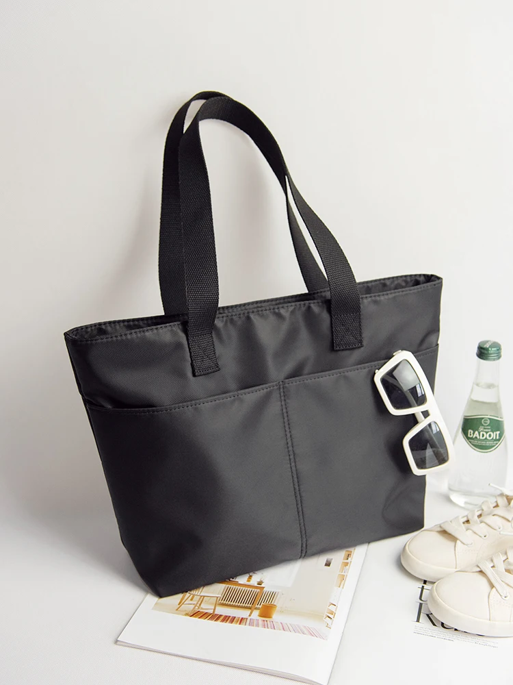 

Нейлоновая женская большая сумка большой емкости. Простая пригородная сумка для занятий сумкой через плечо с несколькими количествоми универсальных одинарных...