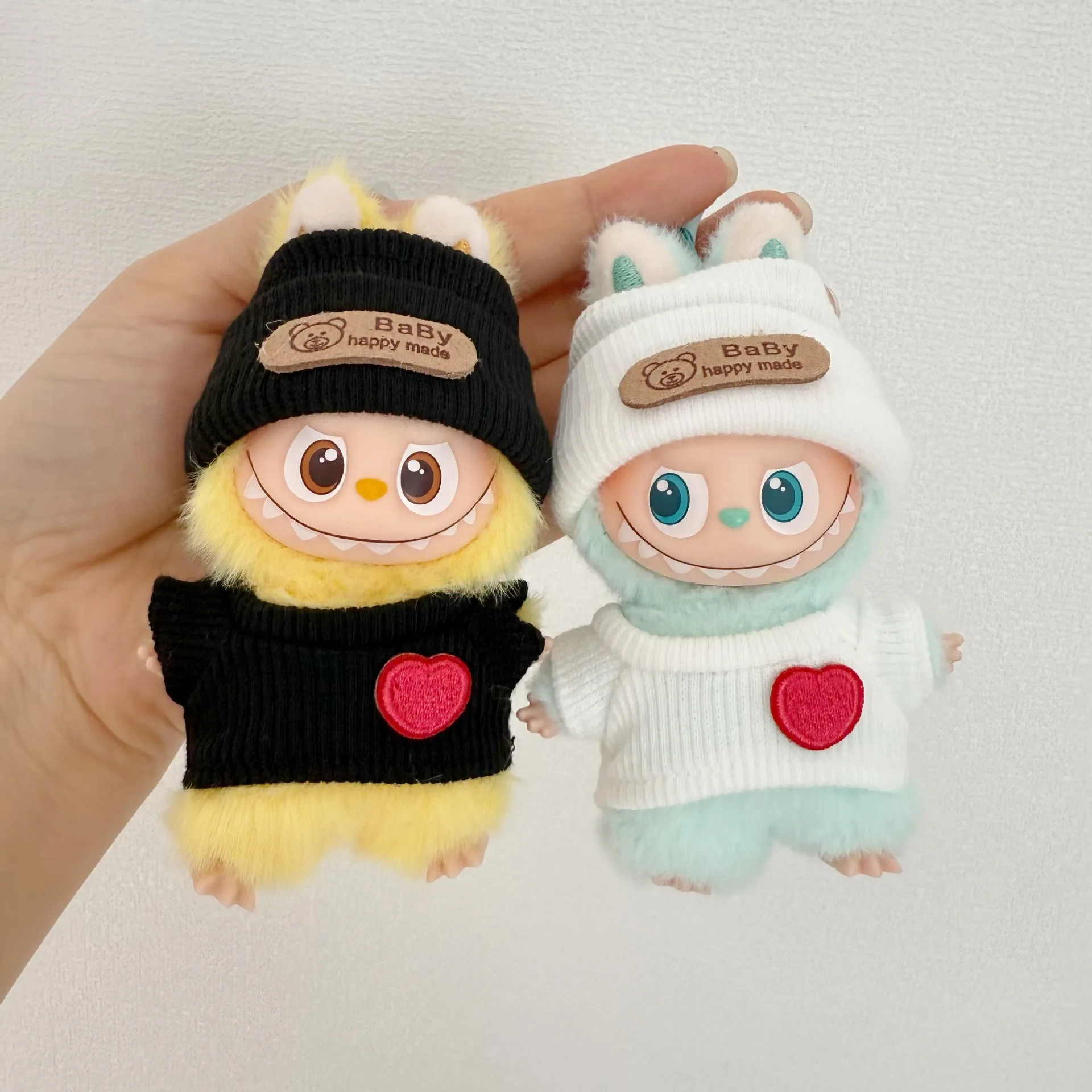 

Только одежда: кукла 4.0LABUBU в эластичном свитере, пуловере, рубашка из эластичной ткани 10 см с маленьким носом и кляпом для любви.