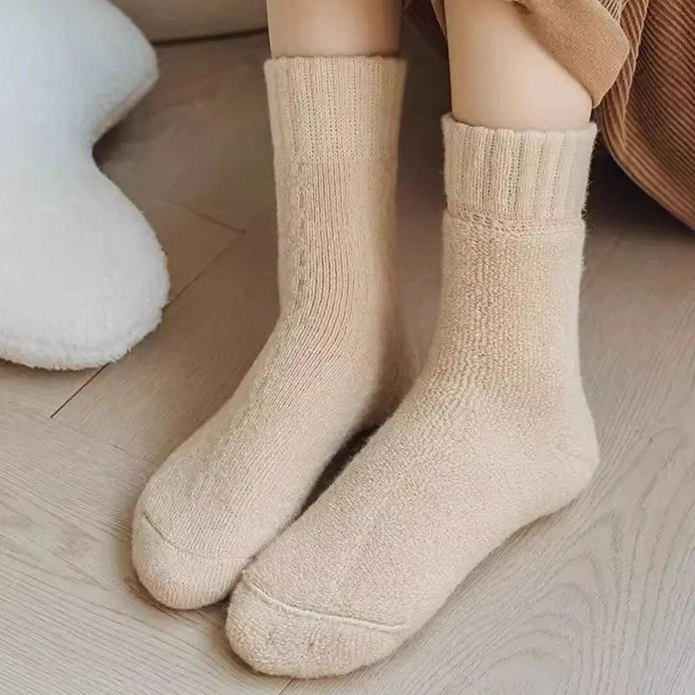 Estilo japonês inverno quente retro meias femininas engrossar térmica meados de bezerro meias cor sólida diamante verificar meias soltas