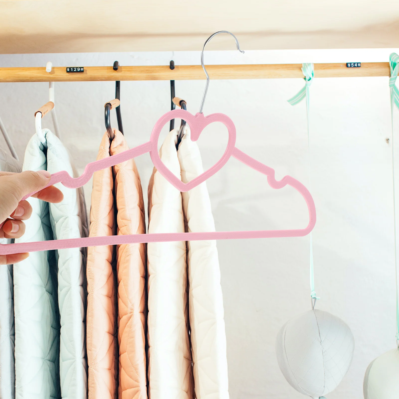 

10Pcs Clothes Hanger Heart Shape ABS Bright Color Non-Slip Portable for Home Shop Laundry Practical Elegant Design