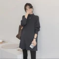 Gris oscuro