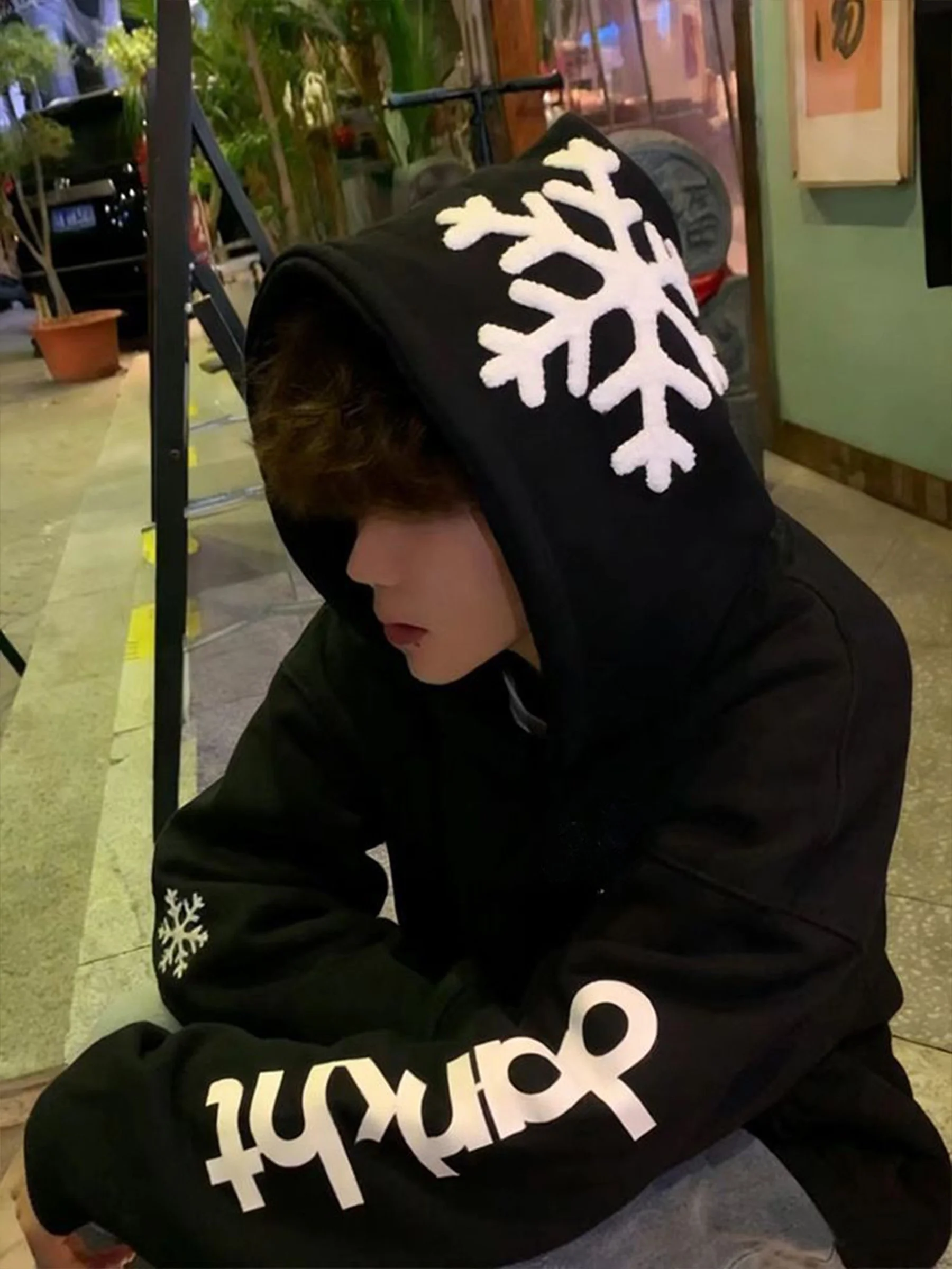 

Мужская толстовка с вышивкой в виде снежинок и букв в американском стиле, свободного кроя, весна-осень, с капюшоном, верхняя одежда