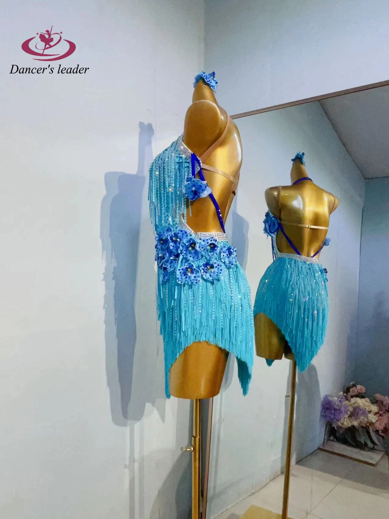ラテンダンスステージ女性のハイエンドカスタマイズされたブルーフラワー襟、タッセルサスペンダー、サンバラインストーンパフォーマンスコスチュームドレス