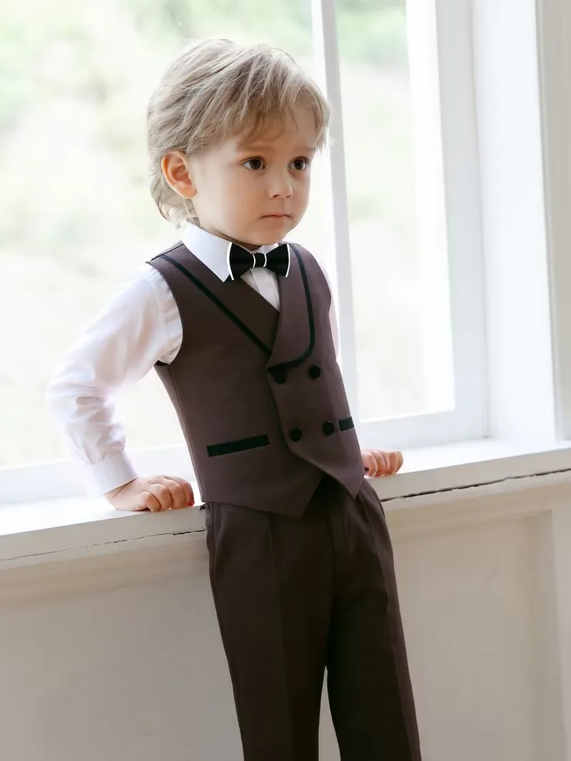 

Детский весенне-летний коричневый костюм: жилет, рубашка, брюки, галстук-бабочка. Нарядный комплект для мальчиков на свадьбу, церемонию, школу.