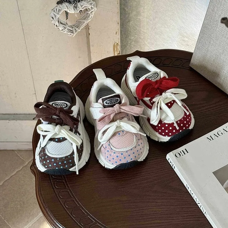

Детские кроссовки с мягкой подошвой, милые в горошек, для девочек, повседневные туфли в стиле принцессы, нескользящие, новая модная коллекция 2026 года, спортивная обувь для школьников, комфортные