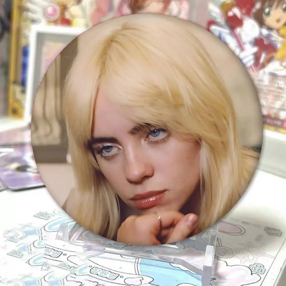 شارات المغني بيلي إيليش دبابيس كرتونية دبابيس مصنوعة يدويًا لحقيبة الظهر وإكسسوارات المجوهرات شارة الهدايا