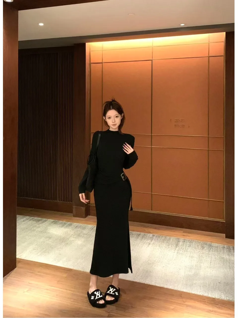 المرأة الخريف البني كم طويل فستان حزام Bodycon قلم رصاص حورية البحر تنورة الكورية شيك الطبقة الداخلية معطف الشتاء الأسود مع تنورة