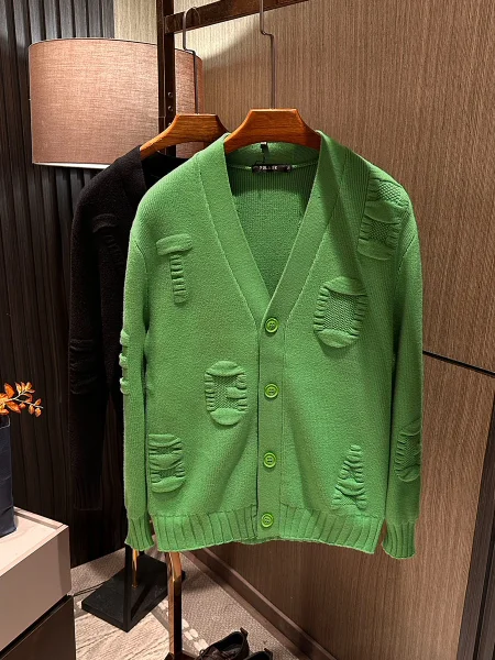 

Модный новый 3D-вязаный мужской кардиган: простой, универсальный, осенне-зимний, с V-образным вырезом, ветрозащитный, длинный.