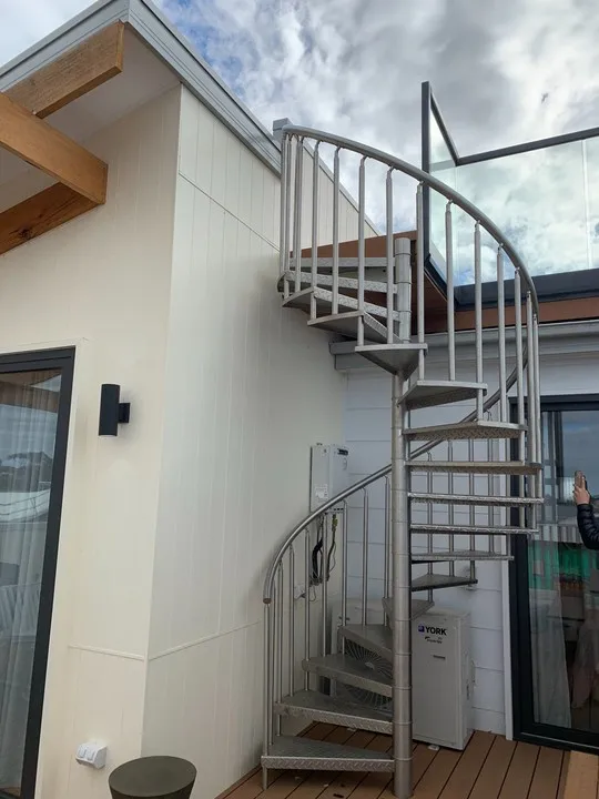 Customization Ace North American Spiral Staircase Modern Interior Staircase Wooden Steps Indoor Spiral Stairs