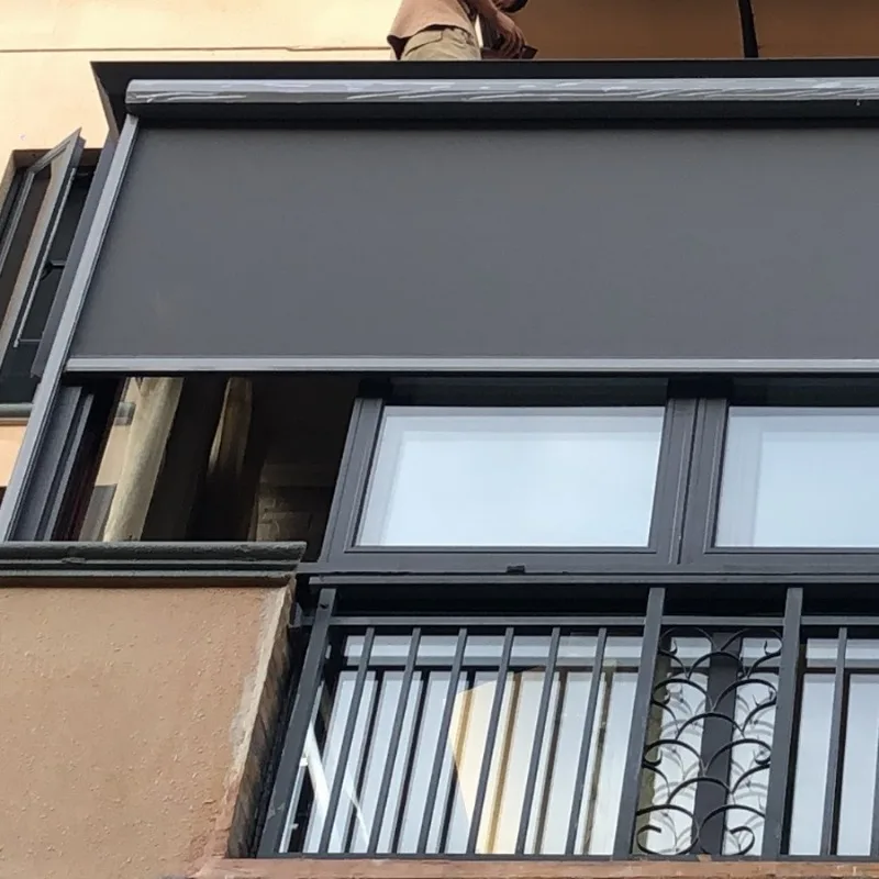 

Manual windproof roller shutter, sunshade,insulation, pull and stop, intelligent windproof and mosquito-proof