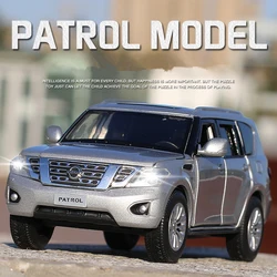 1:32 Nissan Patrol SUV modello di auto in lega diecast e veicoli giocattolo in metallo modello di auto simulazione collezione di luci sonore regali per bambini