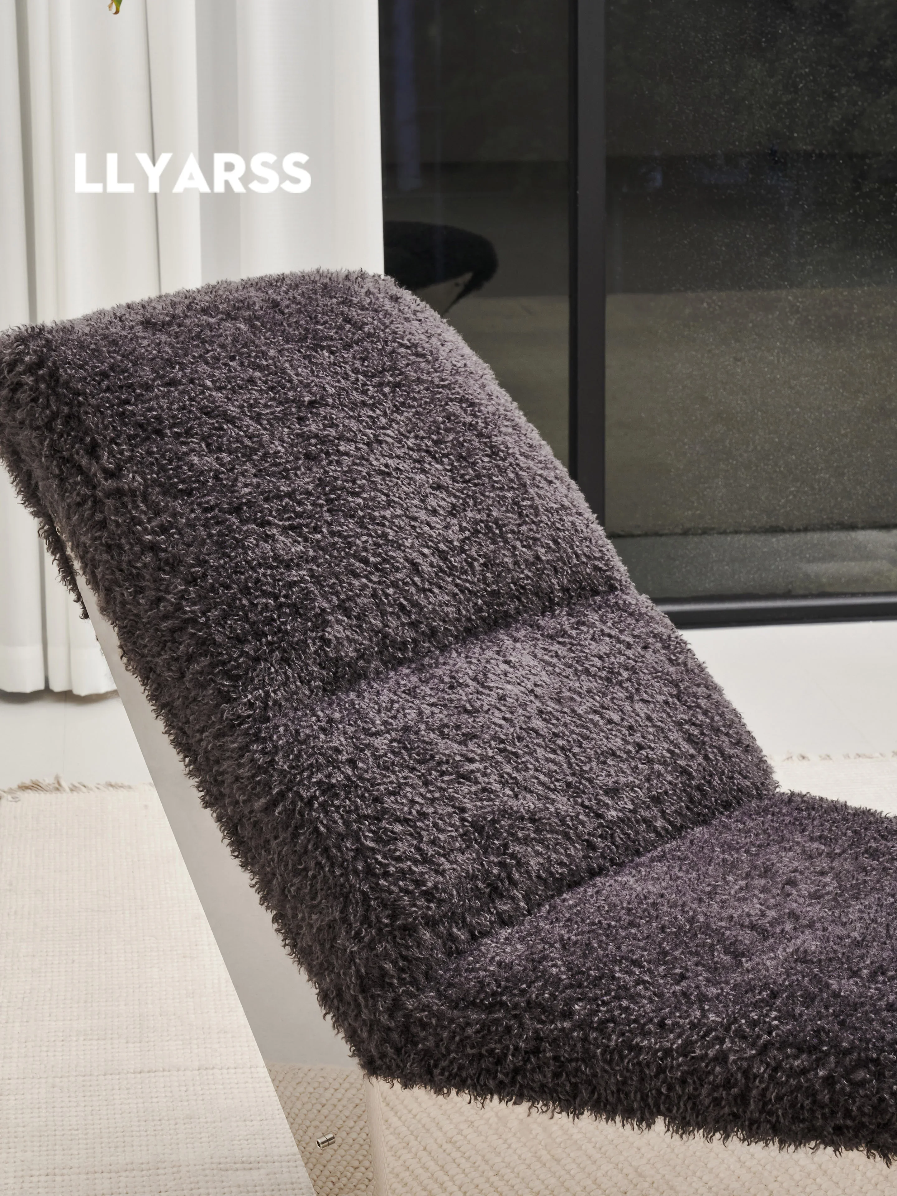 Kursi santai beludru mewah yang ringan