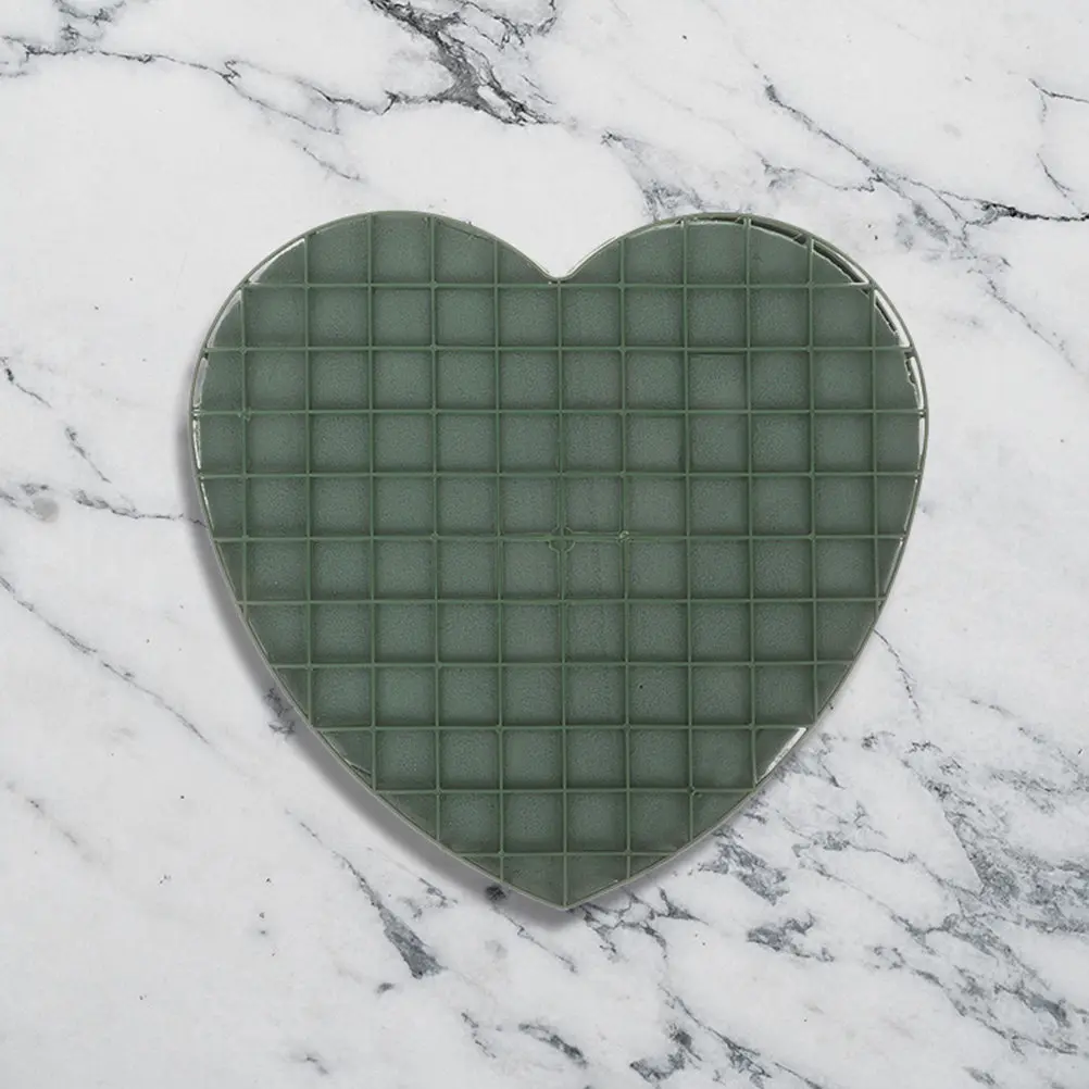 

2Pcs Heart Floral Holding Cage with Suction Cup for Wedding Car Decoration DIY Flower Arrangement Mud Block Green Florist Sponge
