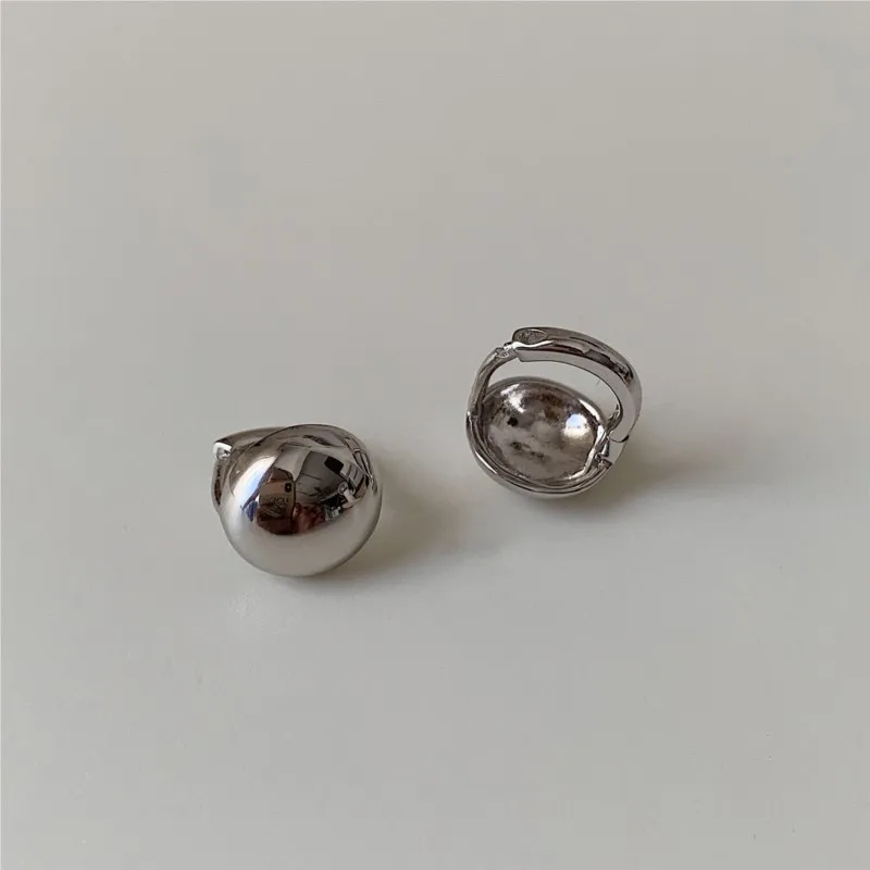 ANENJERY Glossy Round Hoop Earrings for Women Simple Personality Geometric Ear Buckle Huggies 2023 New Trend Jewelry Wholesale