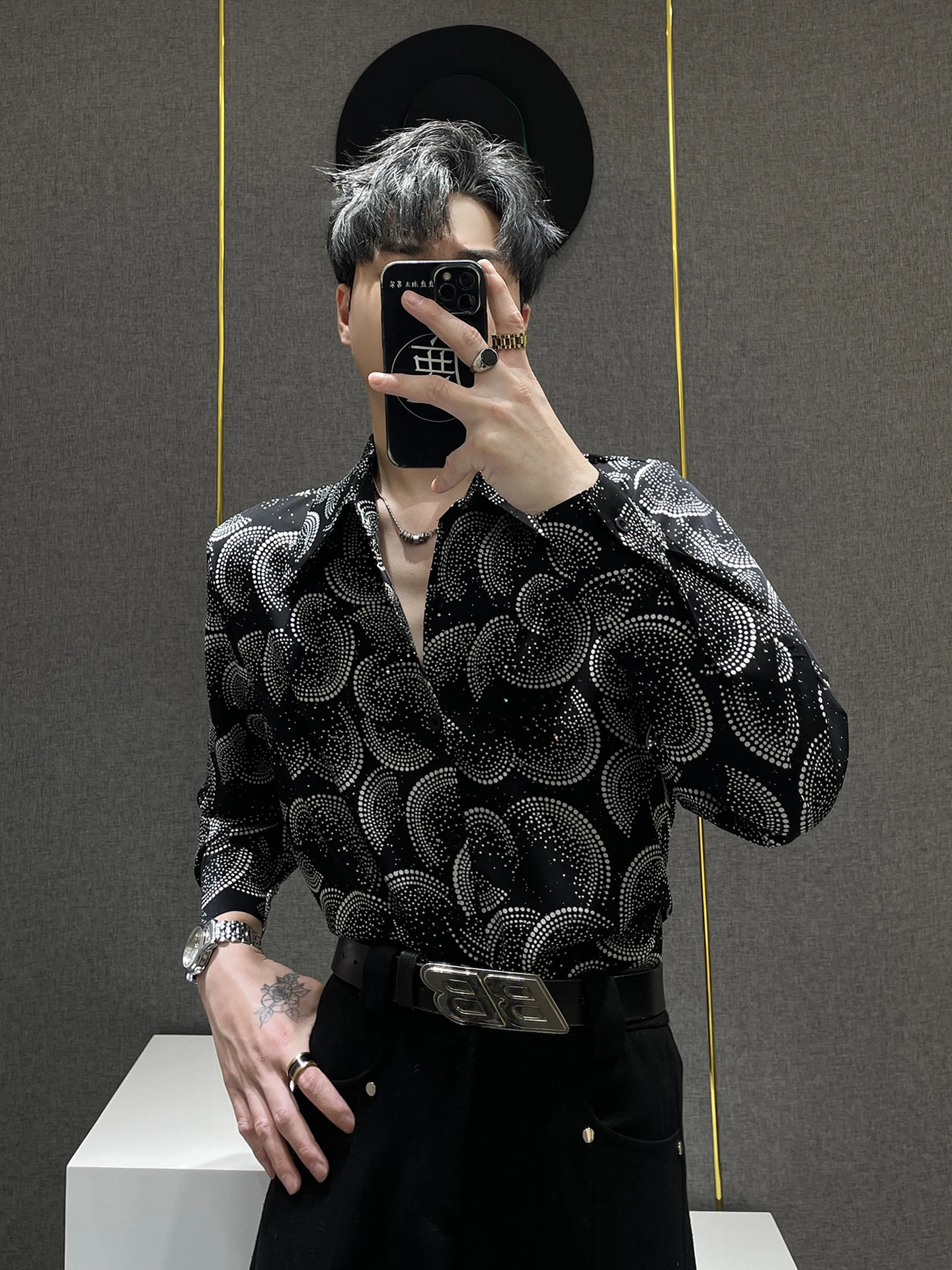 

Летняя мужская рубашка из ледяного шелка с принтом, свободного кроя, с длинным рукавом, с дизайнерскими вставками на плечах, в корейском стиле, с большим отложным воротником, для делового повседневного образа