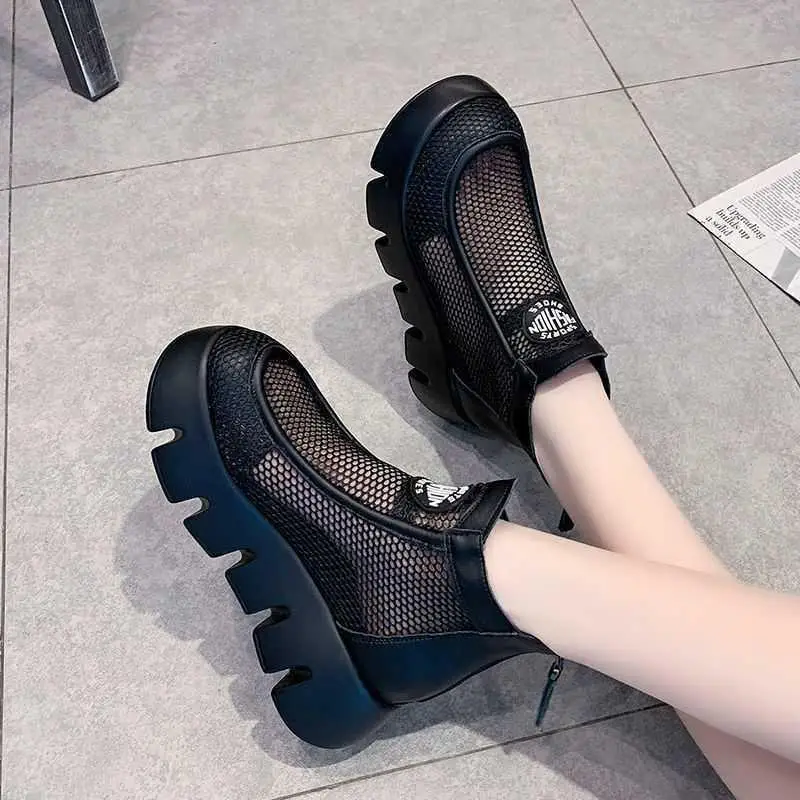 

Летние сетчатые ботинки, новые женские крутые ботинки с вырезами, британские дышащие ботильоны, женская модная мотоциклетная обувь, сандалии