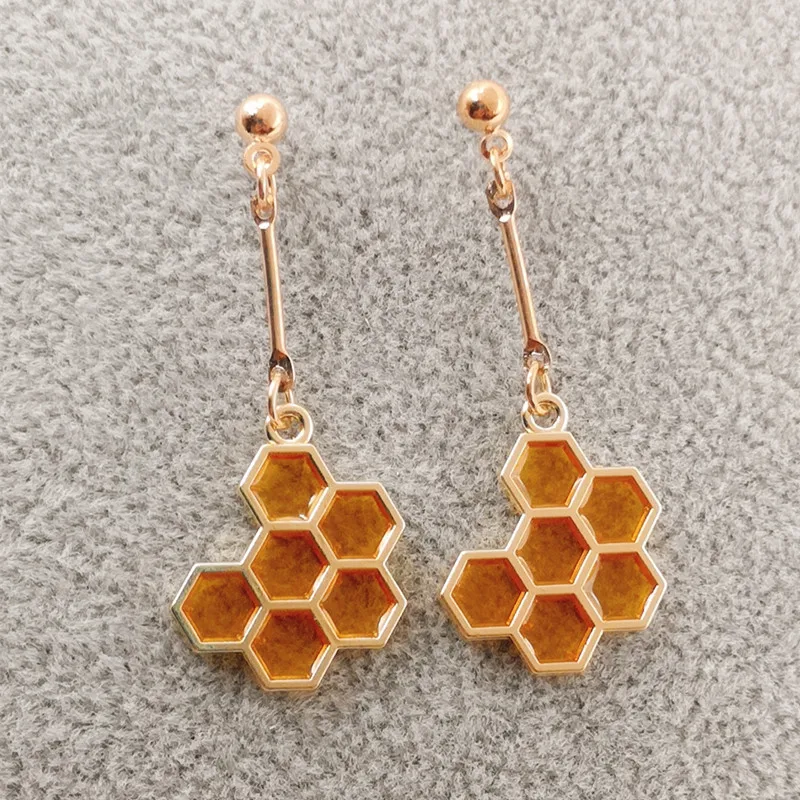 Fashionable honeycomb hexagonal enamel earrings, honeycomb bee irregular earrings, simple and elegant geometric earrings