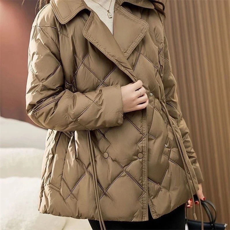 Suit Collar Small Girls Fashion Temperament Light Down Jacket Short Slim-fit Autumn Winter 2024 New Women's Coat Explosion