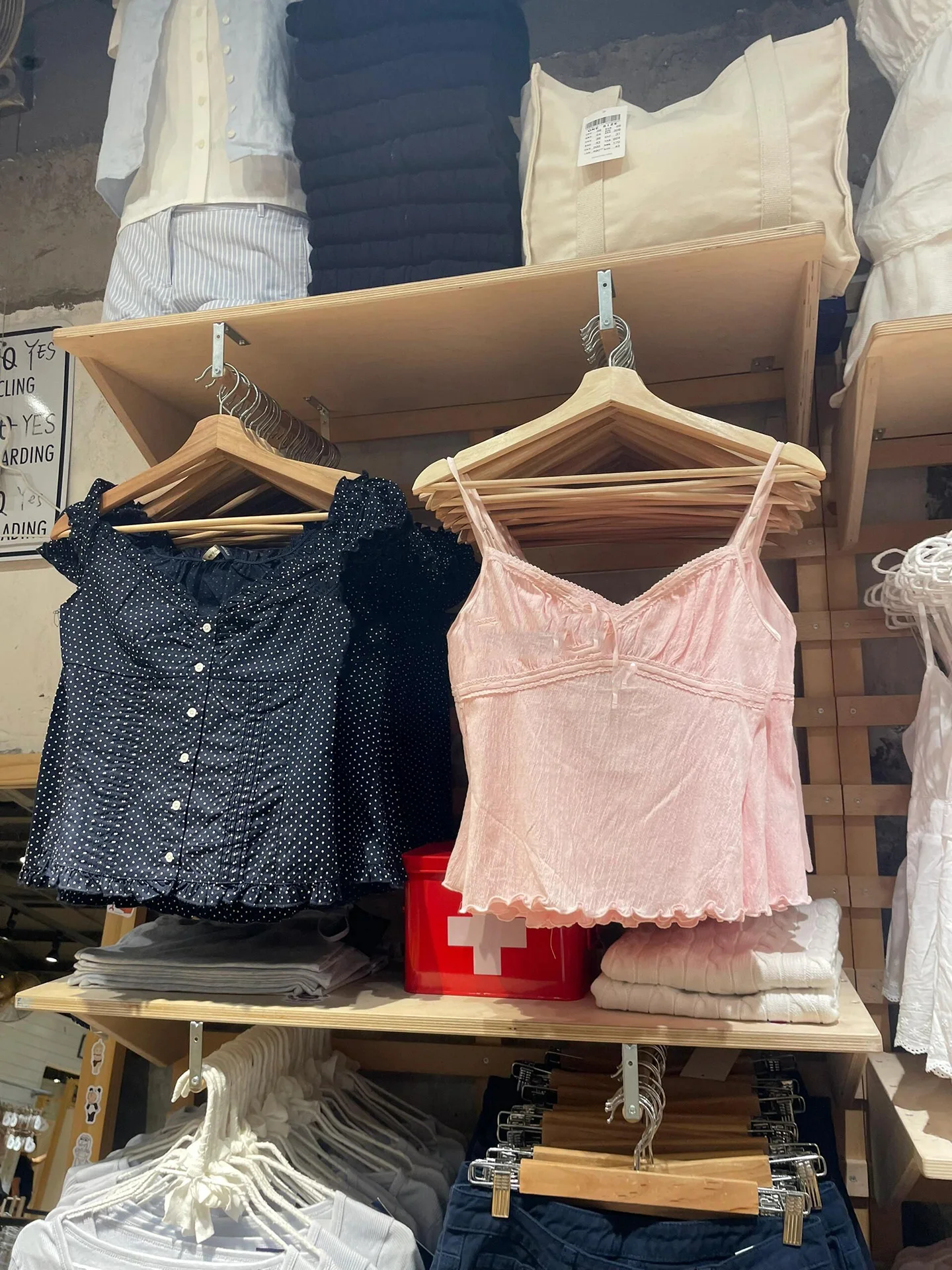 Amerykańska bluzka z falbankami, różowa koronka, wiązana w talii kamizelka Brandygirl, do pracy, dopasowany krój, bawełna, kolor