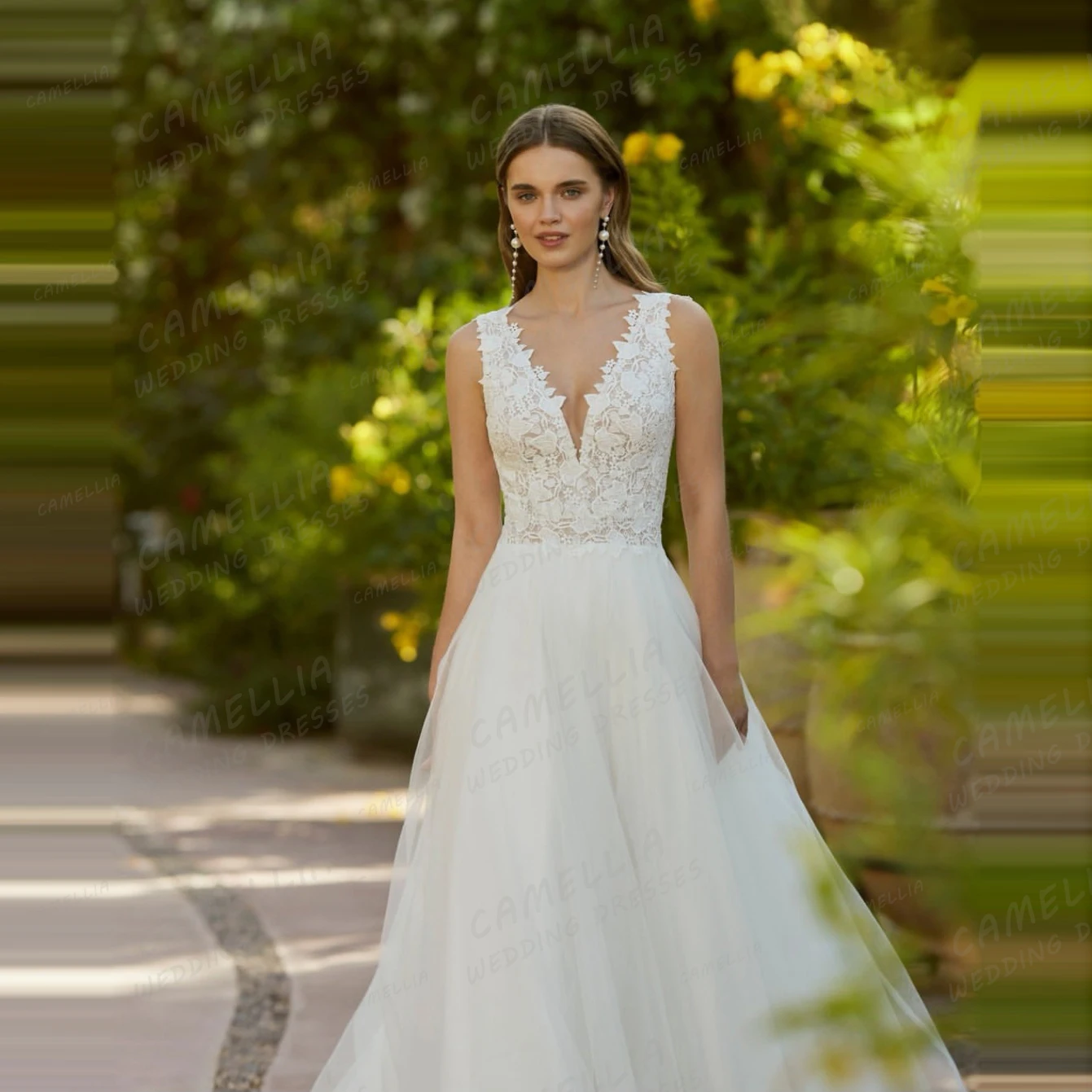 

Graceful Boho Wedding Dresses Women's A Line Appliques Backless Sleeveless Fluffy Bridal Gowns Party Vestido De Novia Customized