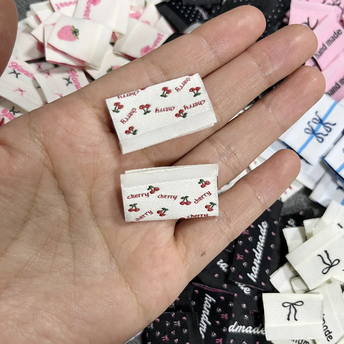 Spot folding  side label, bow handmade clothing woven label，handmade sewing DIY accessories
