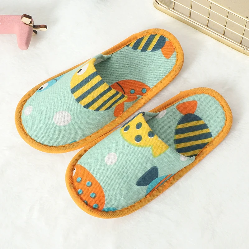 1Pair Disposable Cartoon Children's Slippers Travel Hotel Home Use Guest Home Kids Comfortable Non-Slip Indoor Shoes