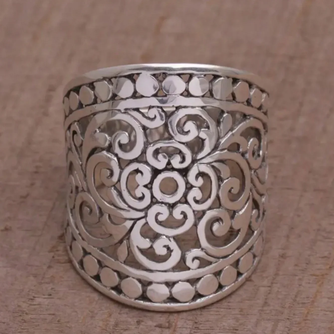 Vintage Wide Ring with Carved Flowers Suitable for Men and Women, Just Choose The Appropriate Size for Clothing