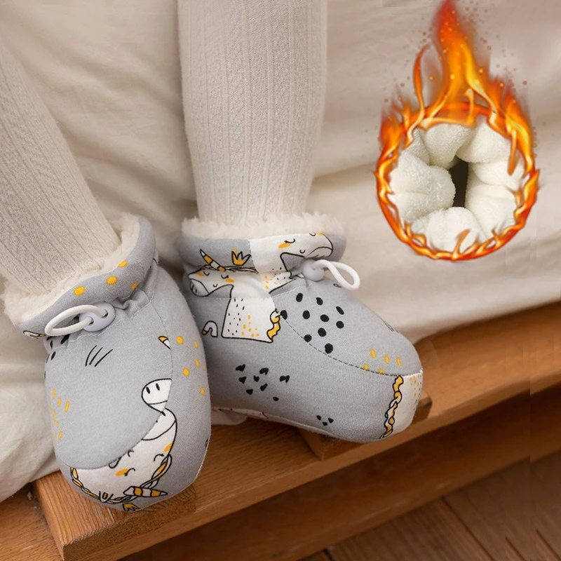 

Детские пинетки для новорожденных, теплая нескользящая обувь на мягкой подошве, зимние вязаные носки для ползания с противоскользящими первыми ходунками, подарочная детская обувь