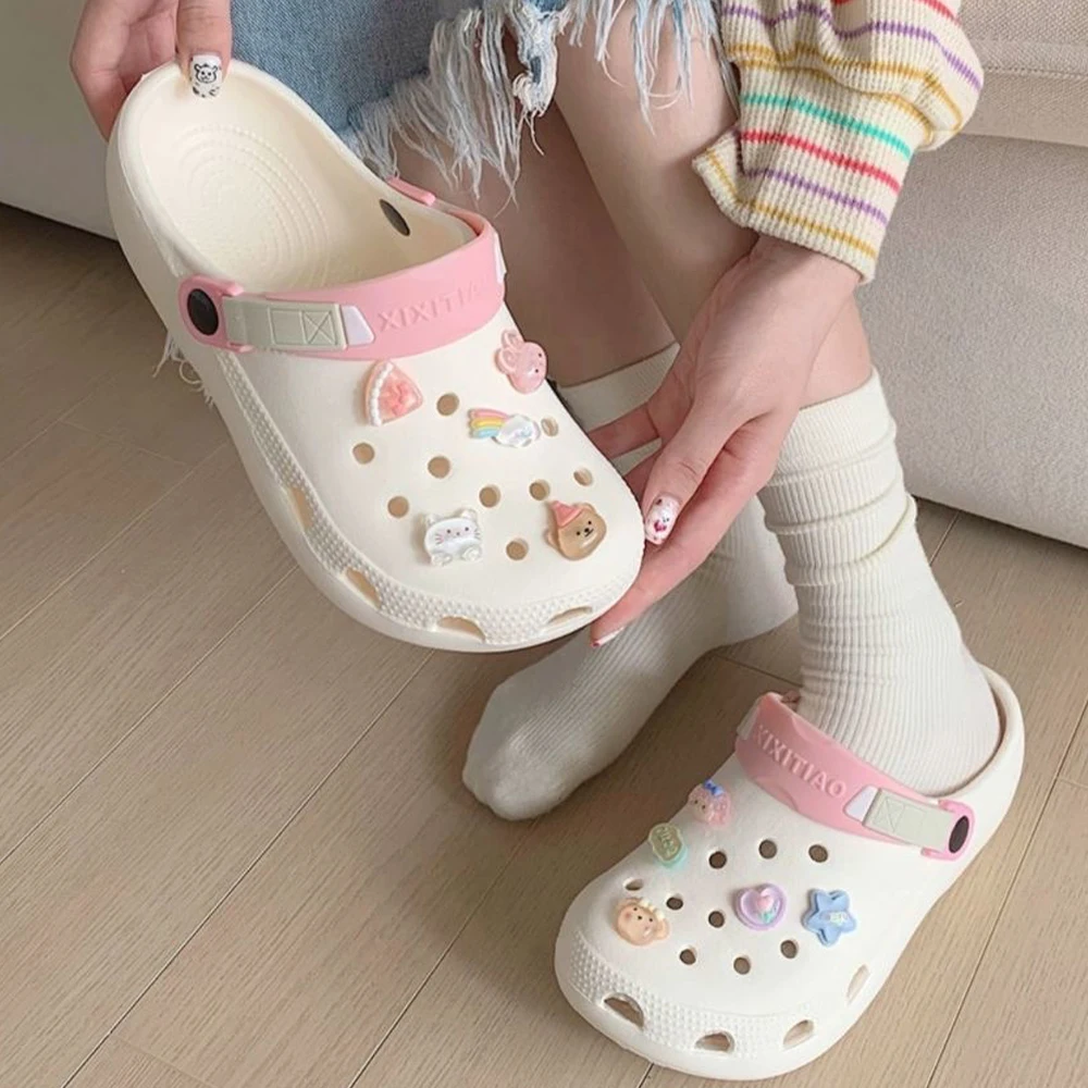 Nuove pantofole sandalo fai da te simpatico cartone animato zoccoli donna muli sandali da spiaggia estivi foro grotta scarpa da giardino femminile