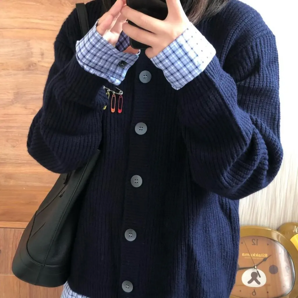 レディースレトロチェック柄ステッチニットジャケット、レイジー風フェイクツーピースカーディガン、トレンド秋冬セーターデザインセンス