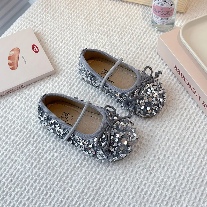 Sepatu Flat Pesta Anak Perempuan Busur Bling Sepatu Putri Anak Sol Lembut Dangkal Pita Elastis Flat Balet Anak-anak Balita PU Solid