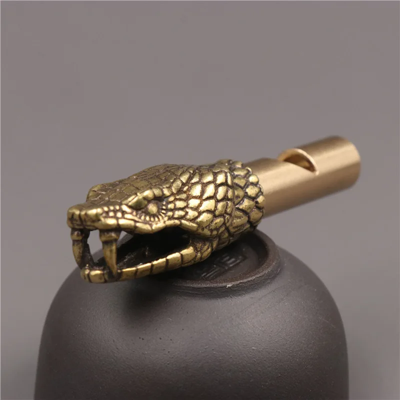 Vintage Brass Dragon Head Whistle Brass Outdoor Referee Animal Whistle Keychain Pendant Outdoor Survival Accessoires Miniatures