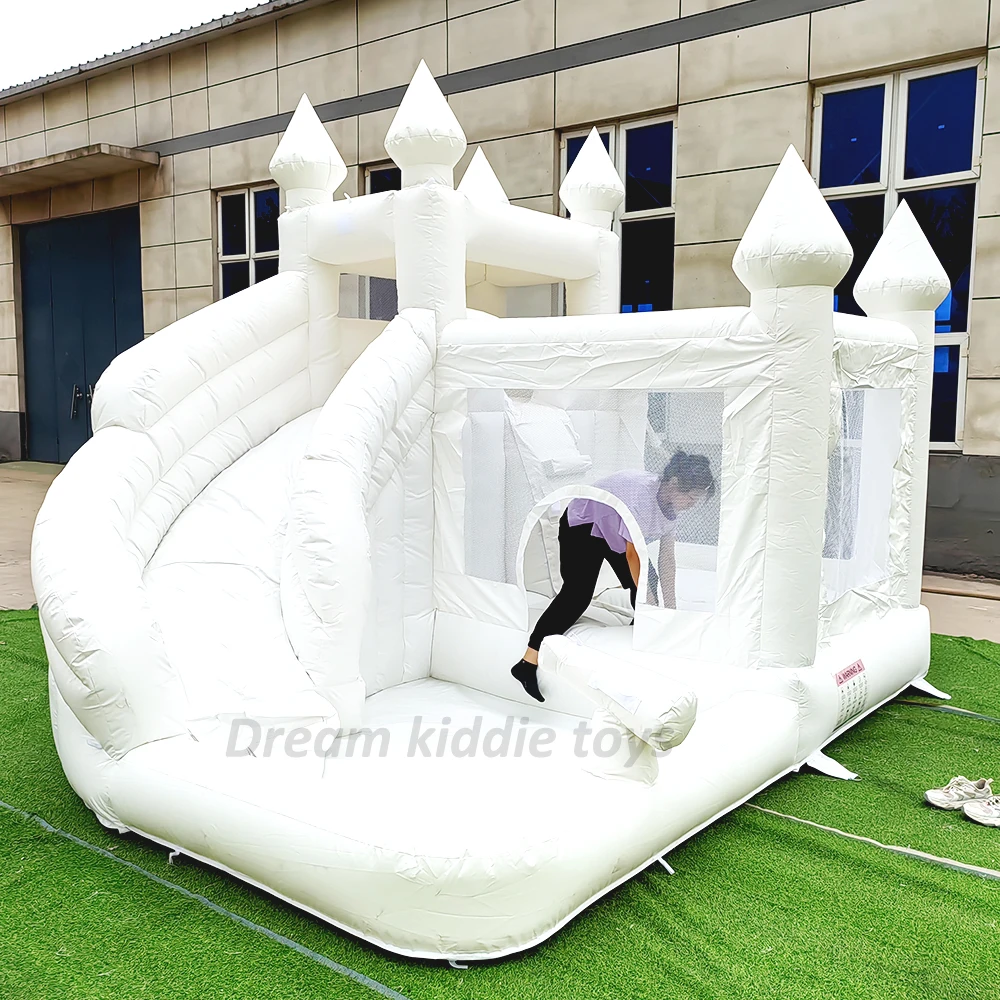 Biały Bounce House Castle PVC Nadmuchiwany ze zjeżdżalnią Nadmuchiwany zamek z dmuchawą Biały sweter Nadmuchiwany zamek Dekoracje ślubne