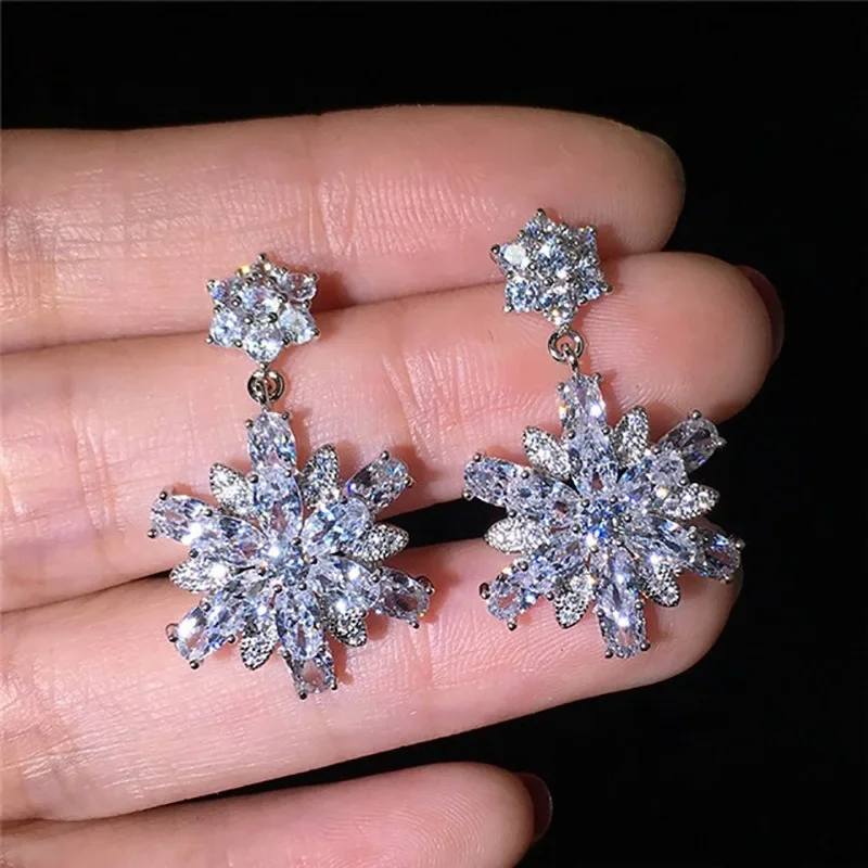 

Fashion Gorgeous Silver Color Big Flower Women Drop Earrings Shiny Crystal Zircon Elegant Bridal Wedding Engagement Jewelry Gift