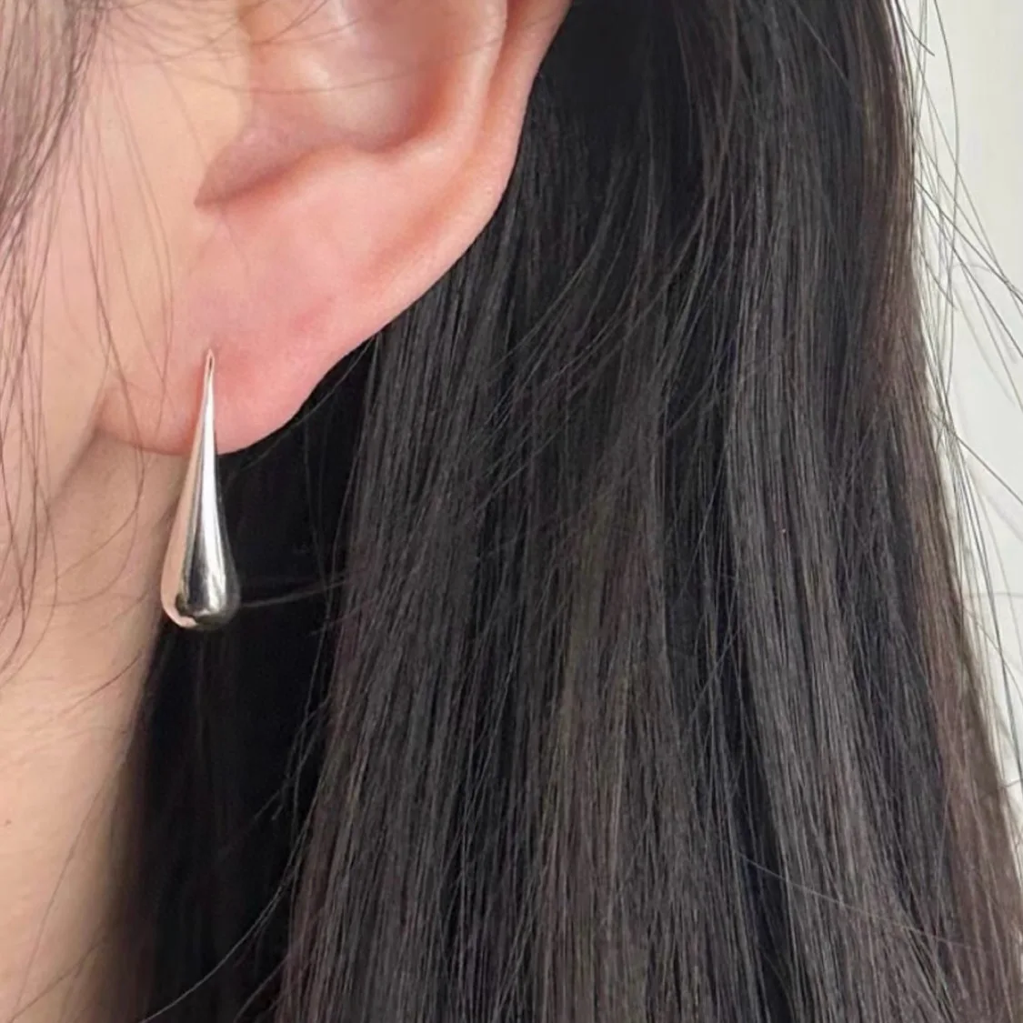 

100% 925 Sterling Silver Glossy Water Droplets Shape Stud Earrings For Women Fine Jewelry