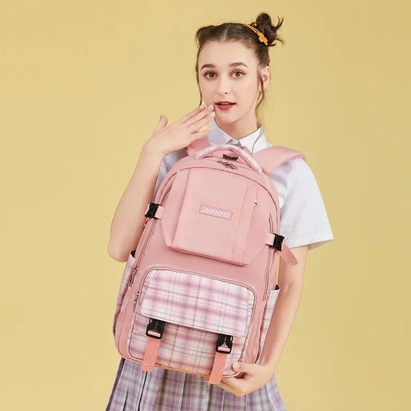 

Schoolbag male and female junior high school two three to six grade children to reduce the burden of spinal protection ultra-lig