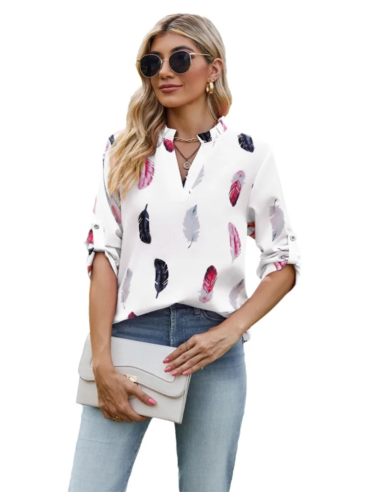 

Shirts New Printed 2024 Summer Women's Three Quarter Sleeves V-neck Elegant Vintage Casual Loose Commuting Pullover Lady Blouses