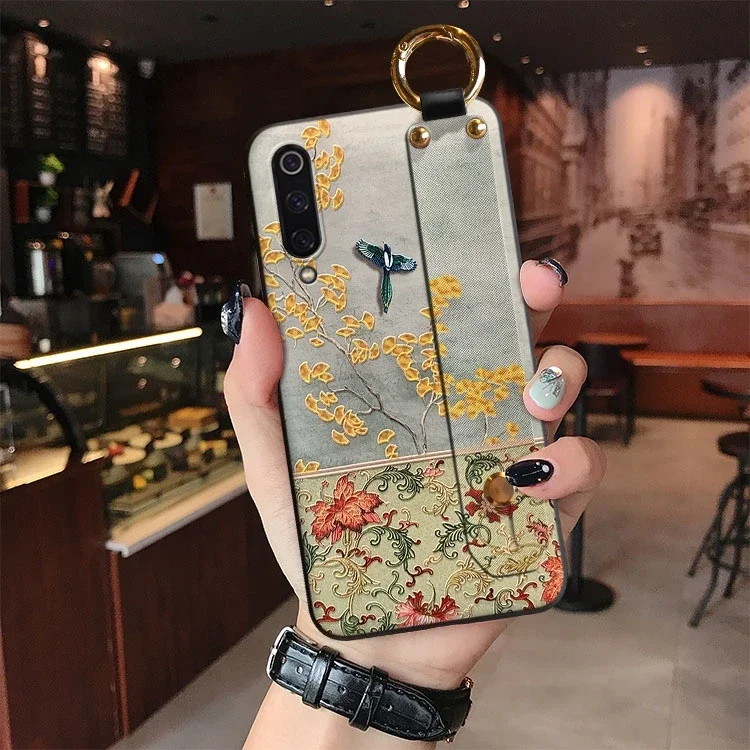 3D Relief Case for Samsung Galaxy S25 S24 S23 S22 S21 S20 Ultra Plus S10 Note 20 Cover Hand Band Holder Retro Embossed Funda