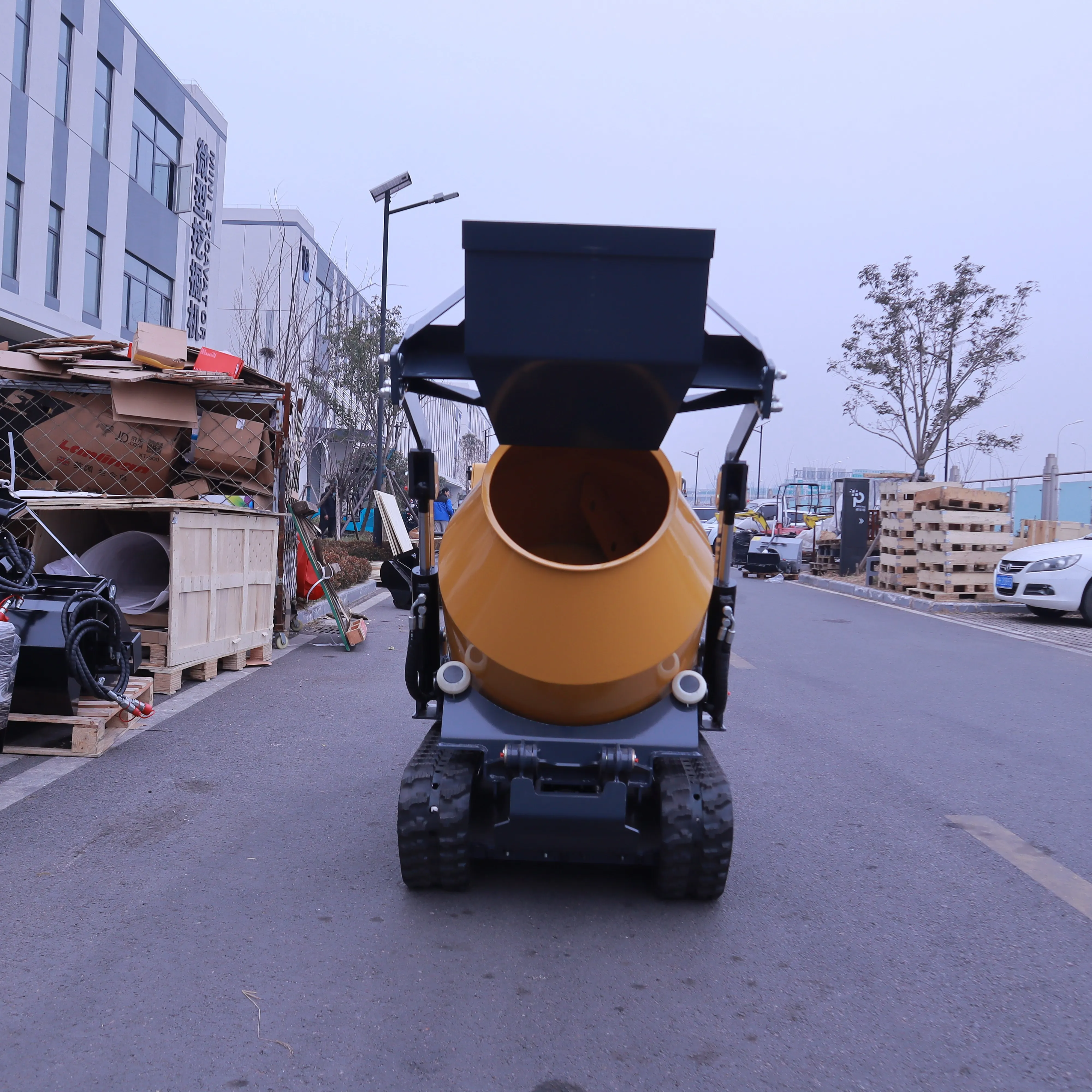 

Лесозаготовительная техника: Индивидуальный гидравлический мини-погрузчик на гусеничном ходу с резиновыми траками, бетоносмеситель