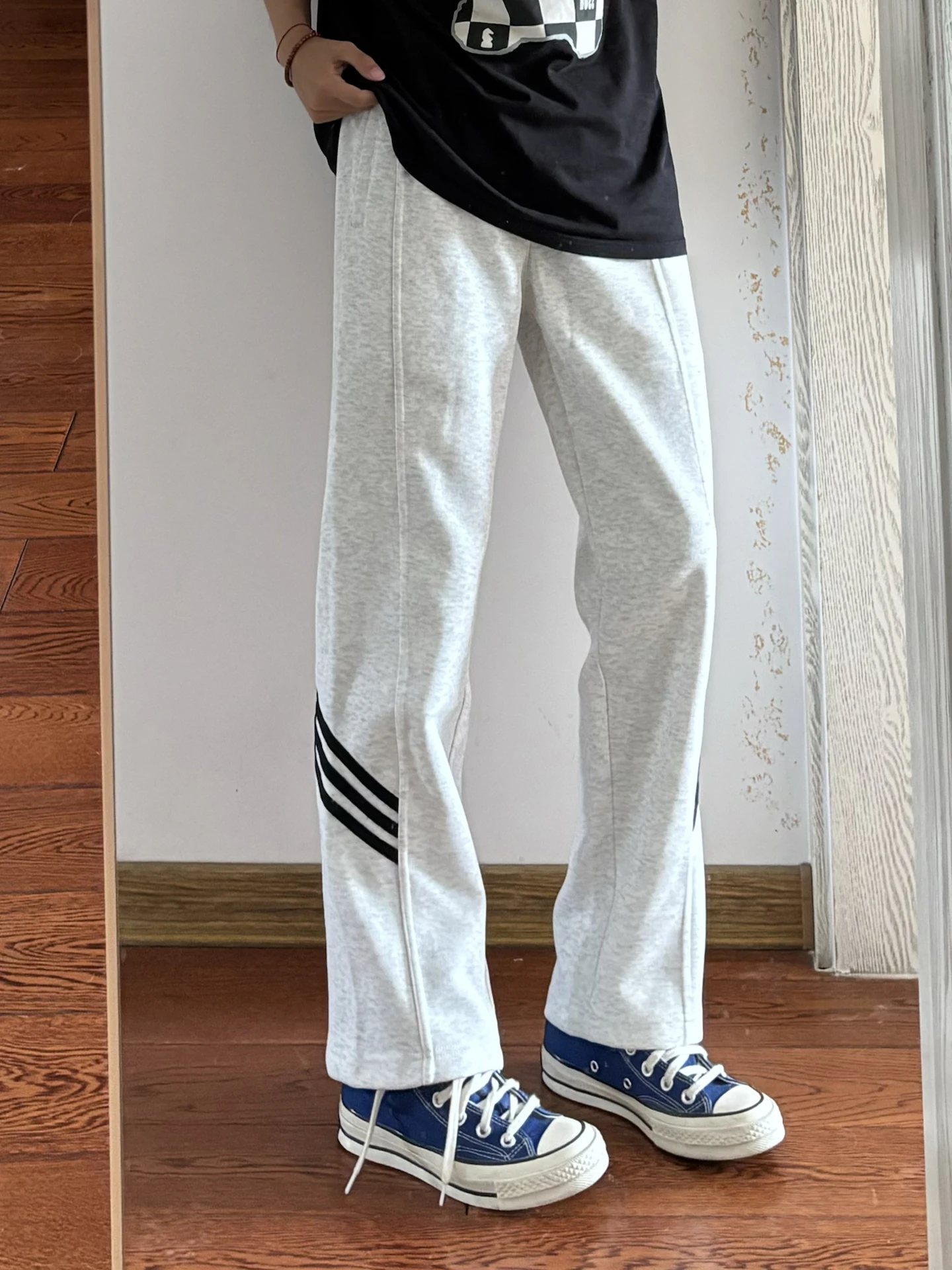 

Мужские спортивные брюки из плотной ткани в полоску, свободные повседневные брюки прямого кроя, белые брюки с цветочным принтом, молодежные модные брюки в полоску.
