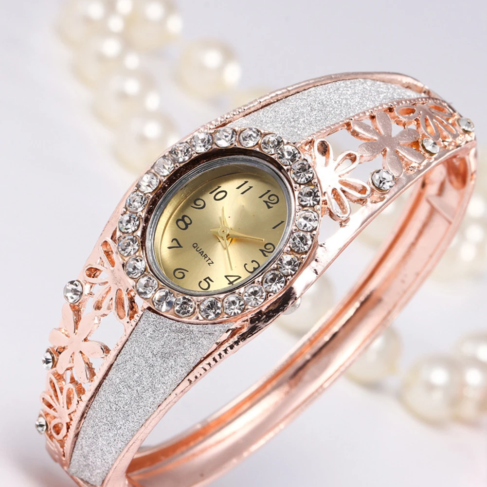 Top ผู้หญิงหรูหรานาฬิกา Rhinestone Hollow Flower Band Fold-Over Clasp Dial Dial นาฬิกาข้อมือควอตซ์ Analog Reloj de Mujer