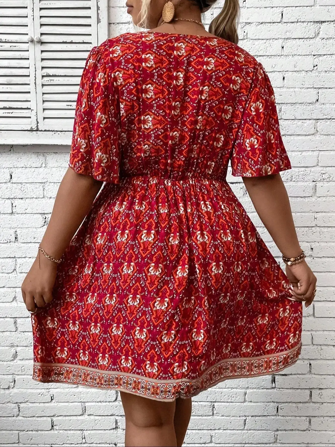 【Plus Size】 Kombinezon z kwiatowym nadrukiem i dekoltem w szpic, kombinezon z krótkim rękawem w stylu boho na wakacje na plaży, odzież damska plus size dla Su