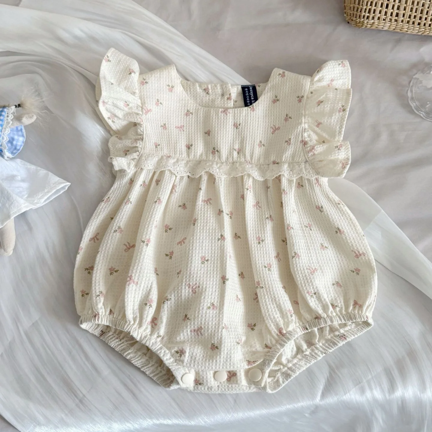 2025 New Baby Crawler Clothing with Cute Fashionable and Comfortable Floral Blossoms