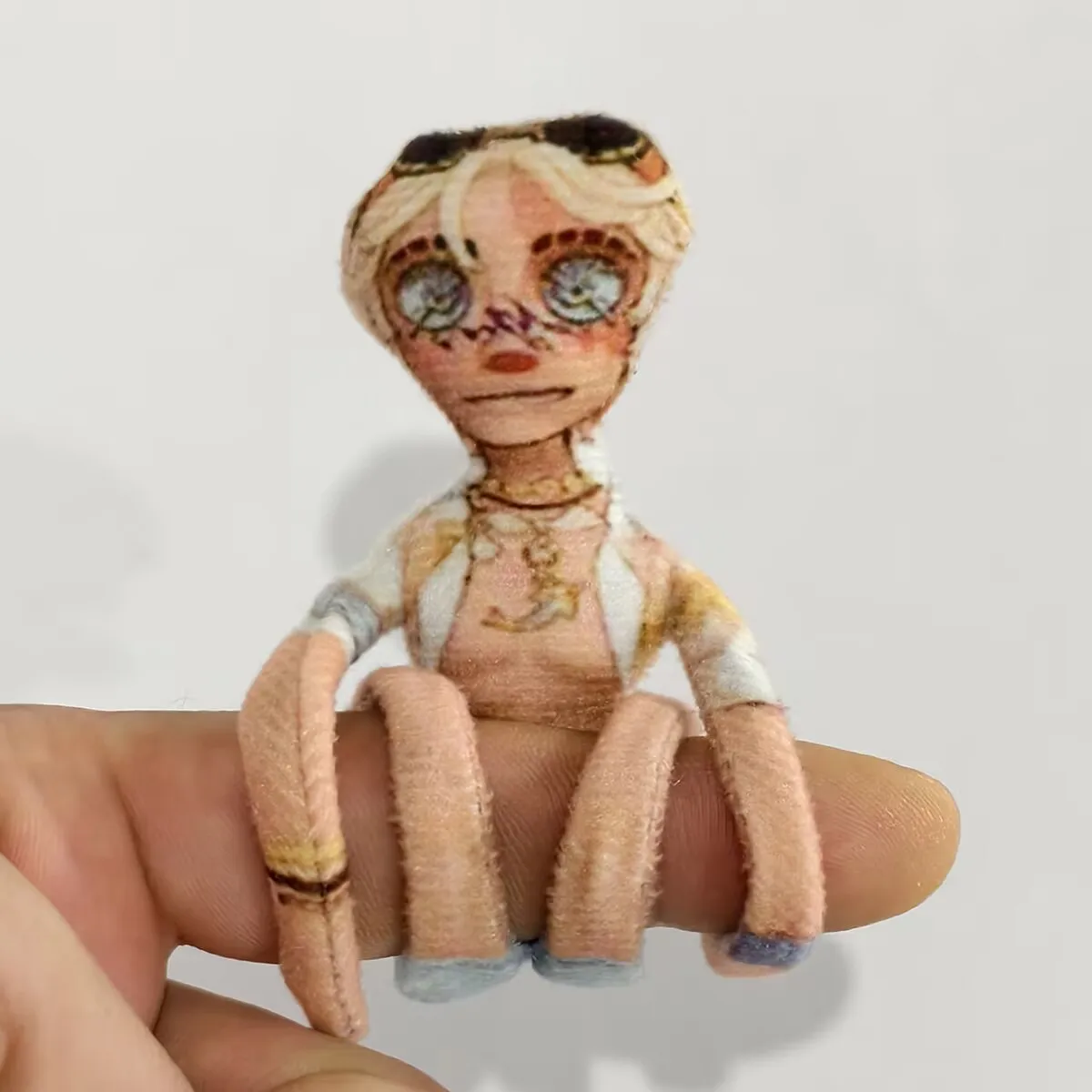 새로운 초박형 15cm "Identity V" 완성 피규어: 추상적이고 흰색 테두리가 없으며 해골이 있어 자유롭게 모양을 만들 수 있습니다.