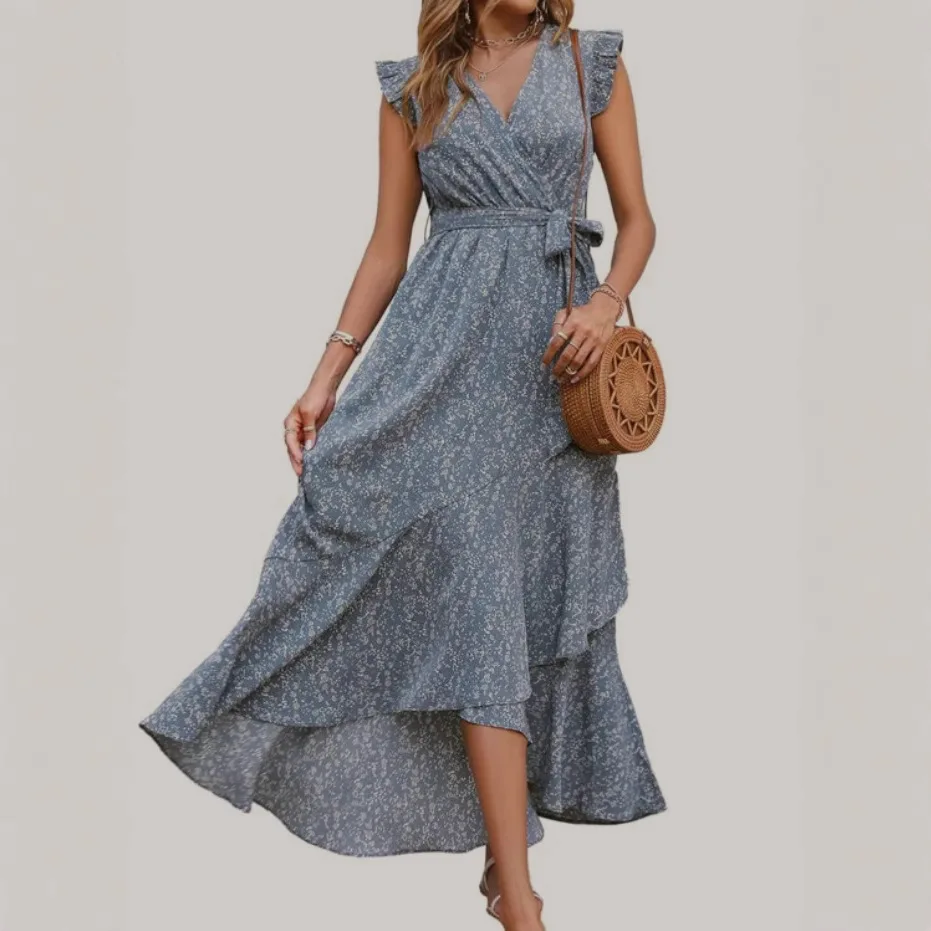 Letnia sukienka w kwiaty z marszczonymi ramionami, dekoltem w serek, falbanką na spódnicy, długa sukienka, elegancka odzież damska